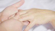 ما علاج مرض الفقاع الشائع؟