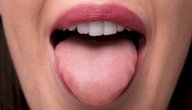 ما أعراض نقص فيتامين b12 على اللسان؟ ما أعراض نقص فيتامين b12 على اللسان؟
