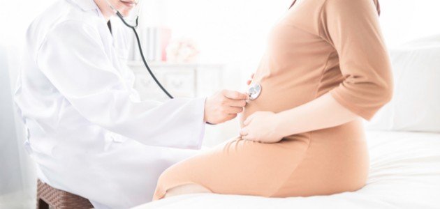 كيف تحافظ المرأة العاملة على سلامة الحمل؟