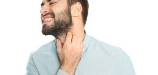 قشرة اللحية: ما سببها وكيف أتخلص منها؟