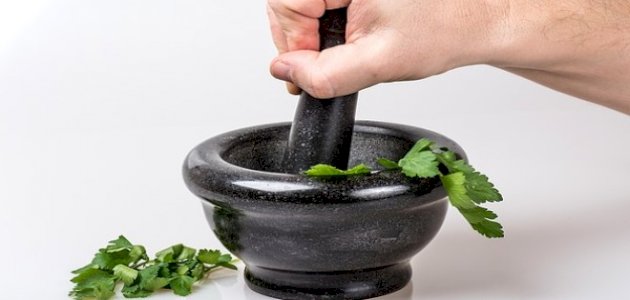 ما علاقة البقدونس بالعقم؟