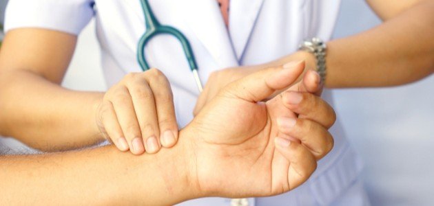 معدل نبضات القلب الطبيعية هل يختلف باختلاف العمر والجنس؟ معدل نبضات القلب الطبيعية هل يختلف باختلاف العمر والجنس؟