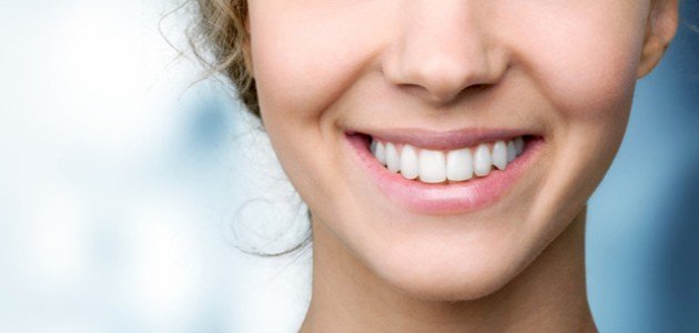 فوائد الابتسامة: فوائد صحية ونفسية يجب عليك معرفتها!
